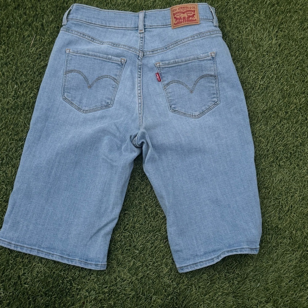 Levi’s Classic Bermuda Shorts - Picture 4 of 10